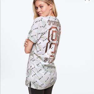 VS PINK GREY CAMO T-SHIRT/BLACK PANTS SET